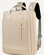 Beigefarbener CityChic Rucksack als Freisteller auf warmweißem Hintergrund.