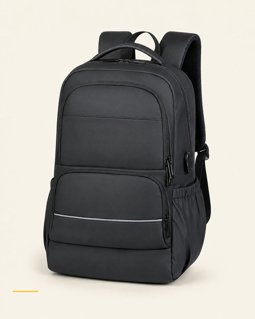 ExecutivePack Business-Rucksack in Schwarz als Freisteller auf warmweißem Hintergrund.