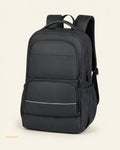 ExecutivePack Business-Rucksack in Schwarz als Freisteller auf warmweißem Hintergrund.