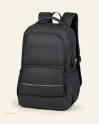 ExecutivePack Business-Rucksack in Schwarz als Freisteller auf warmweißem Hintergrund.