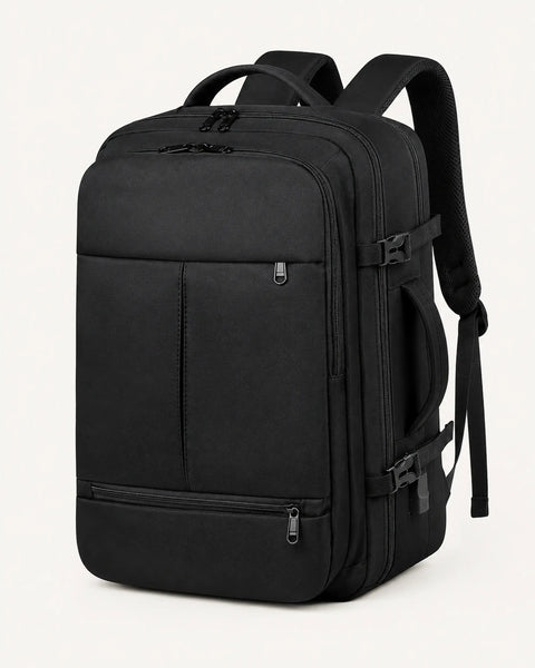 MetroSlim Reise-Rucksack in Schwarz als Freisteller in Front-Dreiviertelansicht.