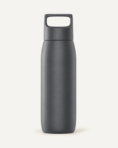 CARRYON X PureSip in Grau freigestellt vor warmweißem Hintergrund